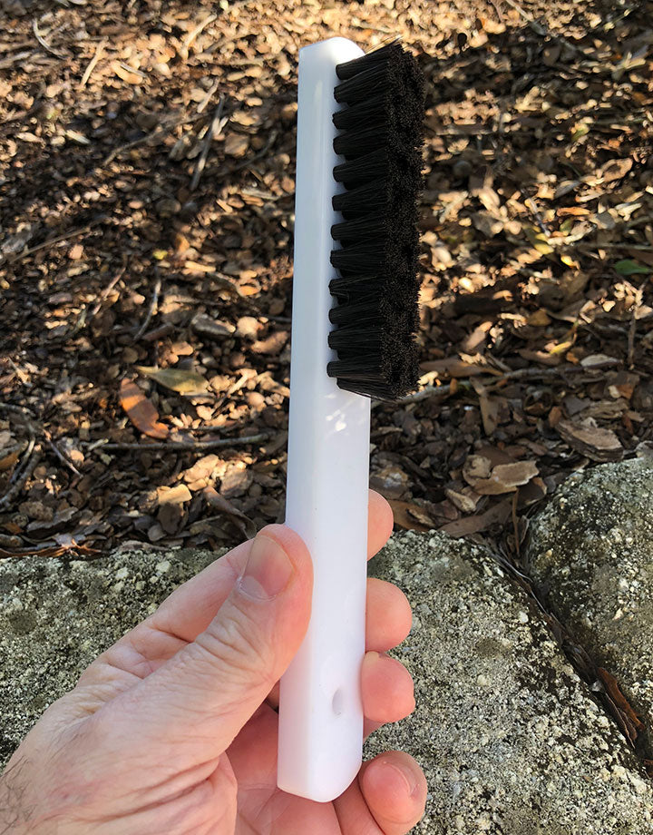 16-095 = Washout Brush with Natural Bristles and Plastic Handle