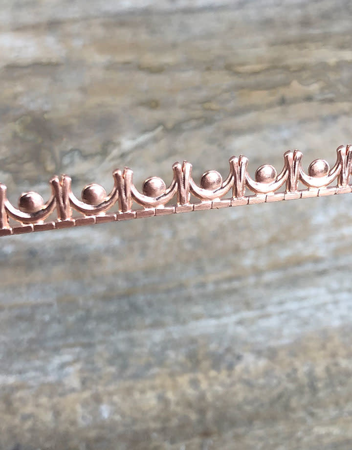 CGW09 = Copper Gallery Wire "Swag" (foot)