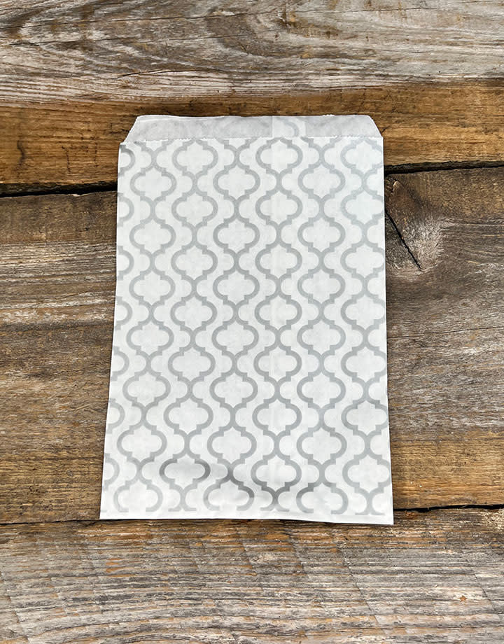 DBG1133 = Paper Gift Bag Silver Trellis Pattern 5'' x 7'' (Bundle of 100)