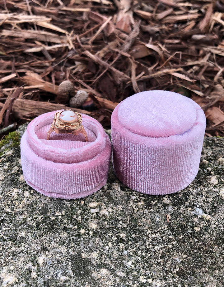 DBX6200P = Round Velvet Ring Tube Box Pink (each)