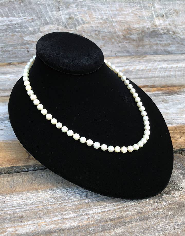 DCH1711 = Value Velvet Low Necklace Bust 8-1/2'' x 7'' x 3-3/4''H