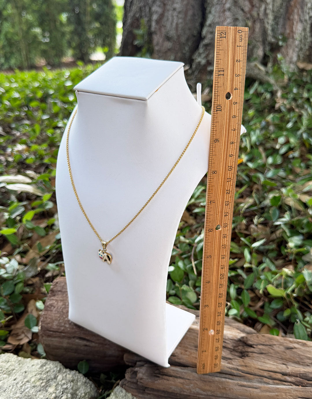 DCH6062 = White Leatherette Modern Neck Form 10-5/8" H