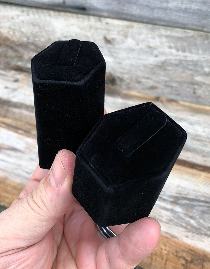 DRG001 = Black Value Velvet RING DISPLAY Set of 4