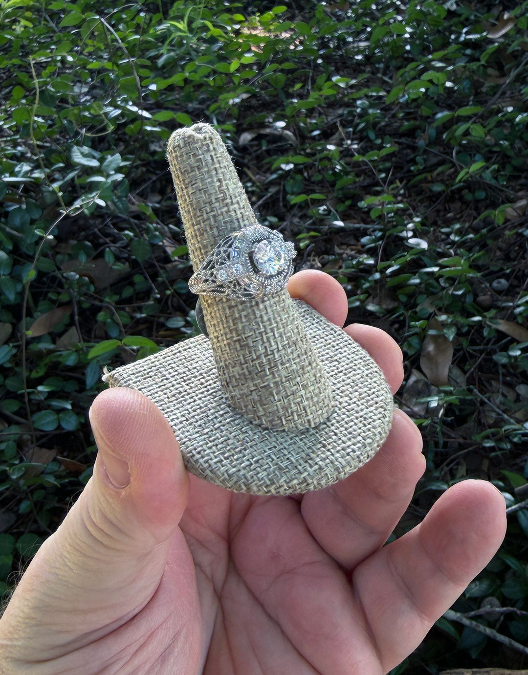 DRG3239 = Burlap Single Ring Finger Display 1/2 Round Base 2-1/8'' x 2-1/2'' x 2-1/8H'' (Pkg of 3)