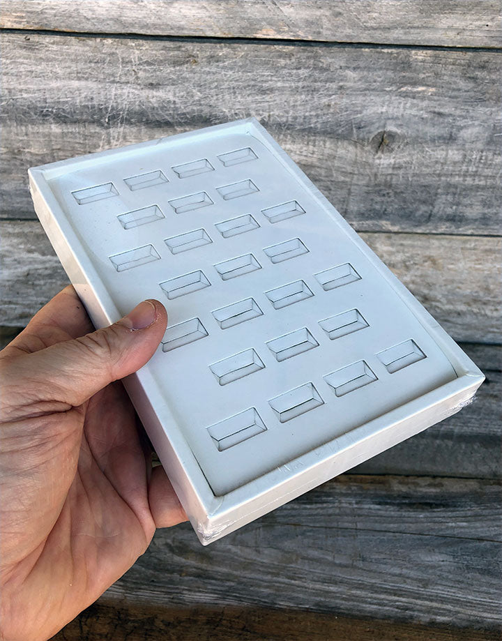 DRG6810 = White Leatherette Ring Tray with 25 Slots