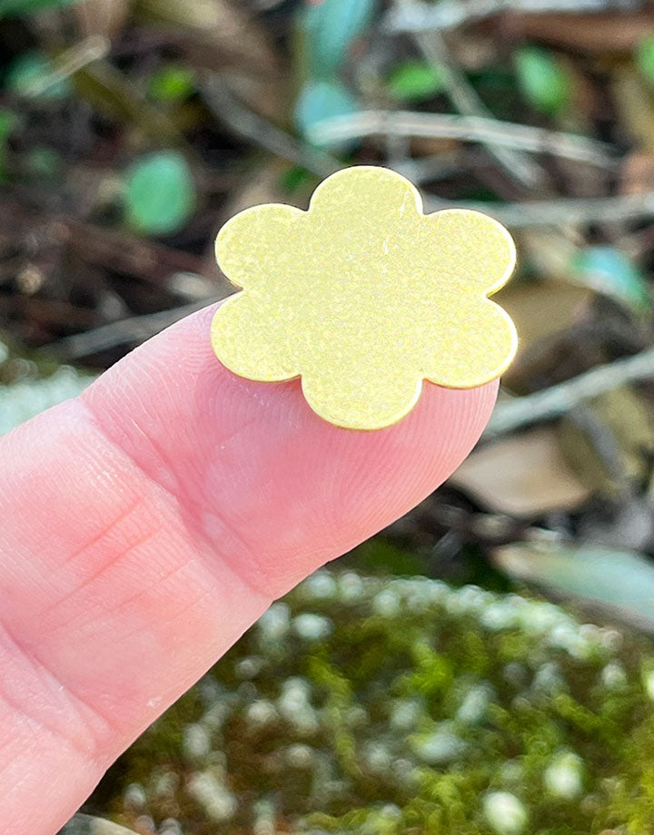 MSBR40624 = BRASS SHAPE - FLOWER 7/8'' 24ga (Pkg of 6)