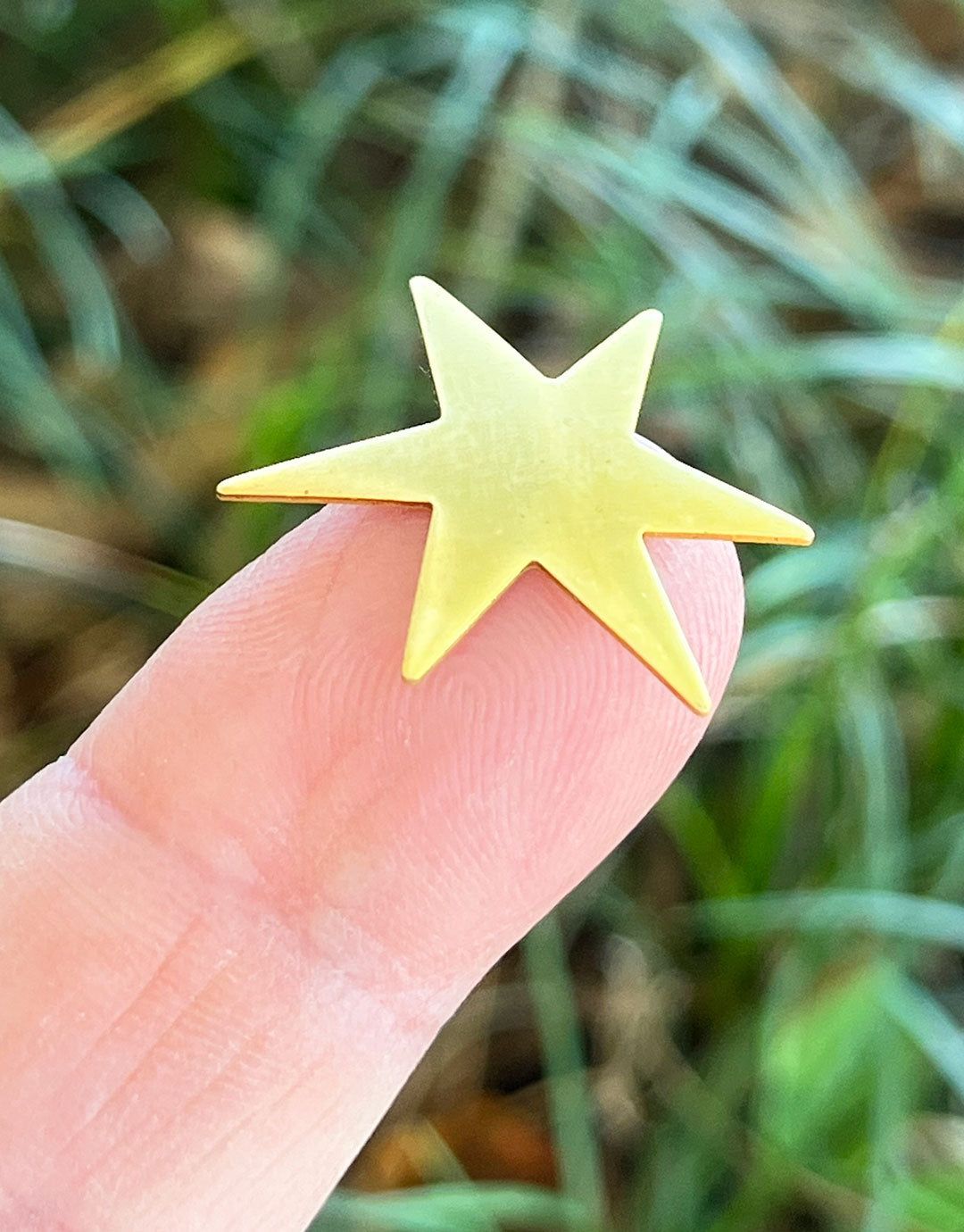 MSBR53124 = BRASS SHAPE - STAR 1-1/8'' 24ga (Pkg of 6)