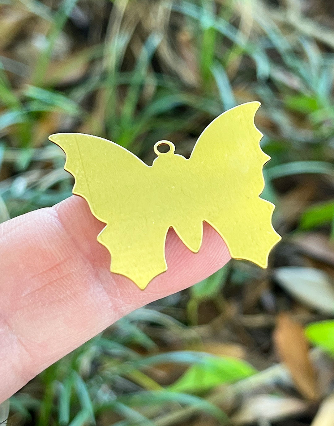MSBR54124 = BRASS SHAPE - BUTTERFLY 1-3/8 x 1-5/16'' 24ga (Pkg of 6)