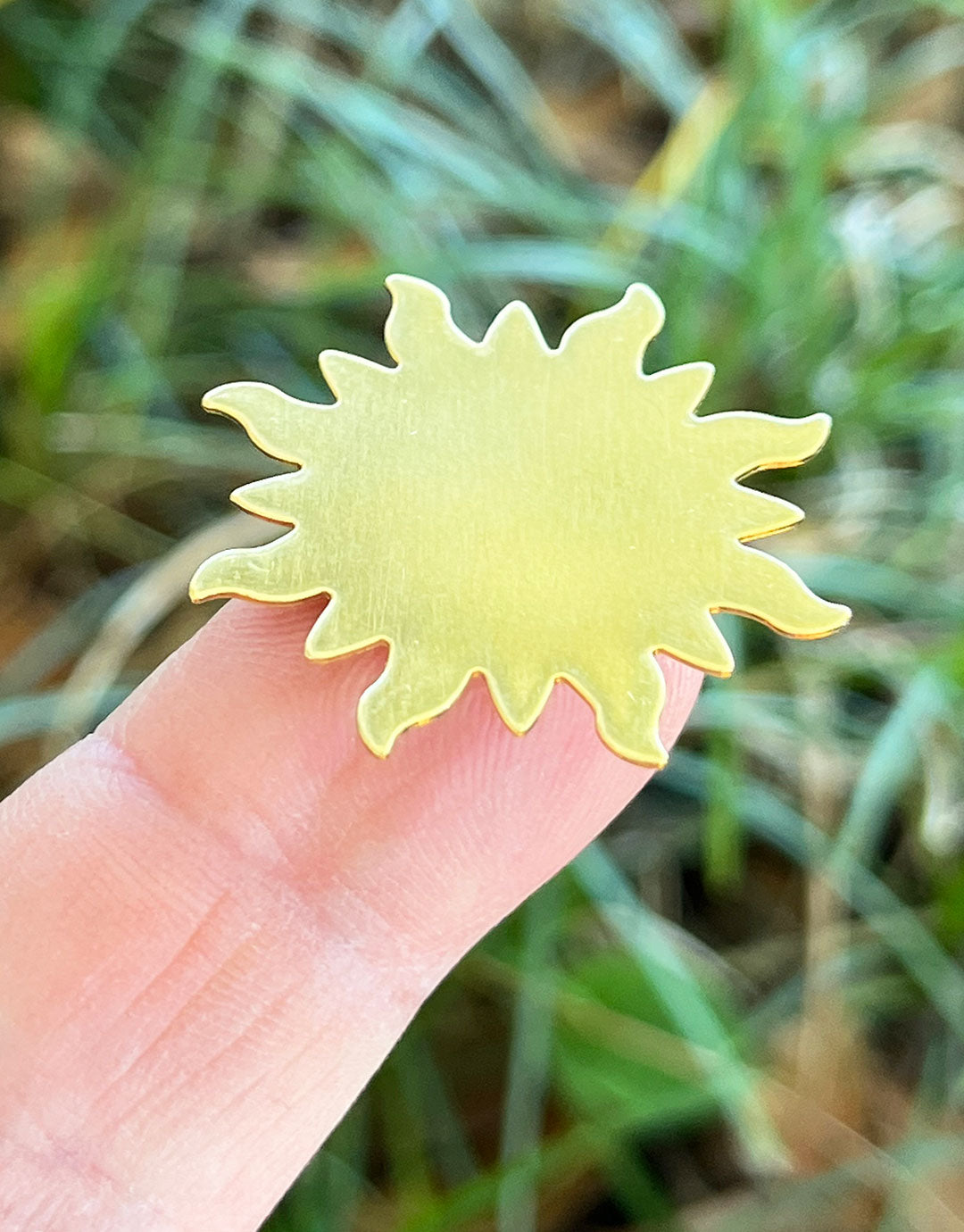 MSBR58024 = BRASS SHAPE - SUNBURST 1-1/4'' 24ga (Pkg of 6)