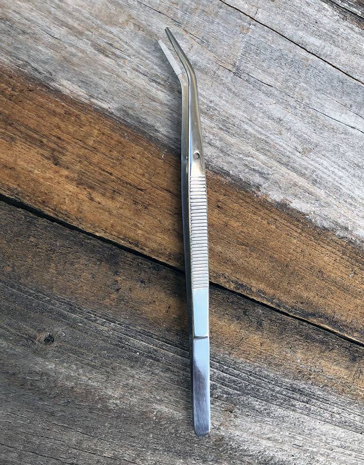 TW3001 = Curved Tip Tweezers with Serrated Tips