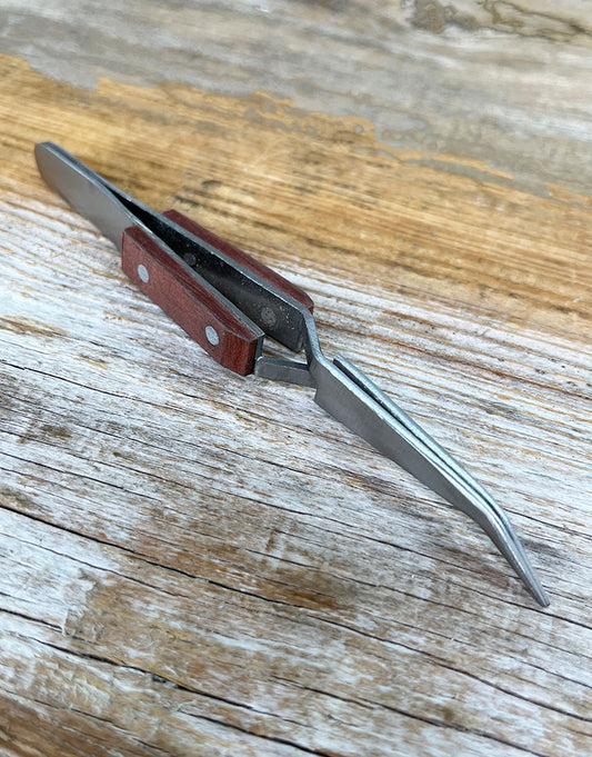 TW377 = Curved Cross Lock Fiber Grip Tweezers 4"