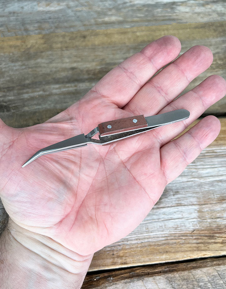 TW377 = Curved Cross Lock Fiber Grip Tweezers 4"