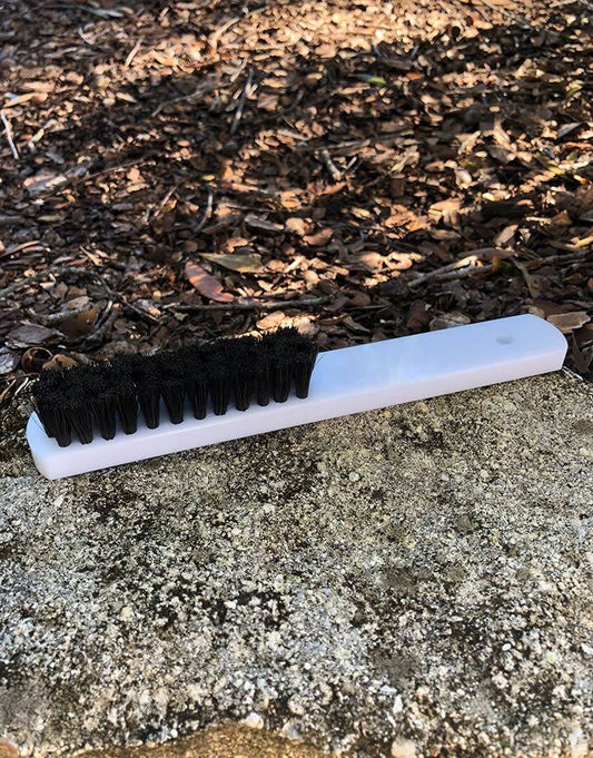 16-095 = Washout Brush with Natural Bristles and Plastic Handle