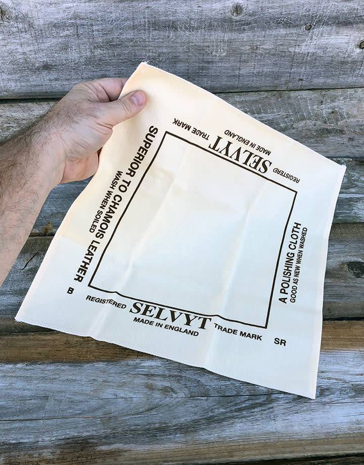 17-082 = Selvyt Universal SR Polishing Cloth 14''x14''