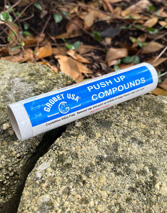 47.381 = ROUGE PLASTIC in a PUSH UP TUBE