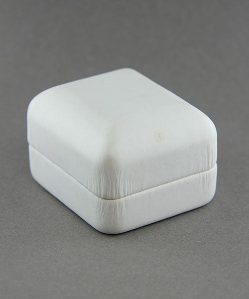 DBX1902EW = Leatherette Earring Box White (EACH)
