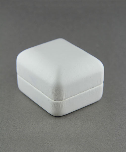 DBX1902RW = Leatherette Ring Box White (EACH)