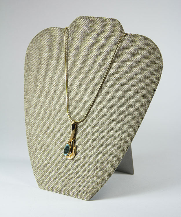 DCH3674 = Burlap Necklace Easel Display 8-1/4" H (Pkg/3)