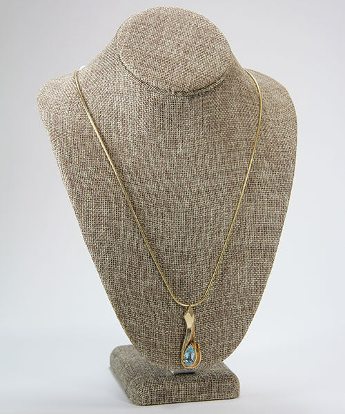 DCH3892 = Burlap Necklace Bust 11" H