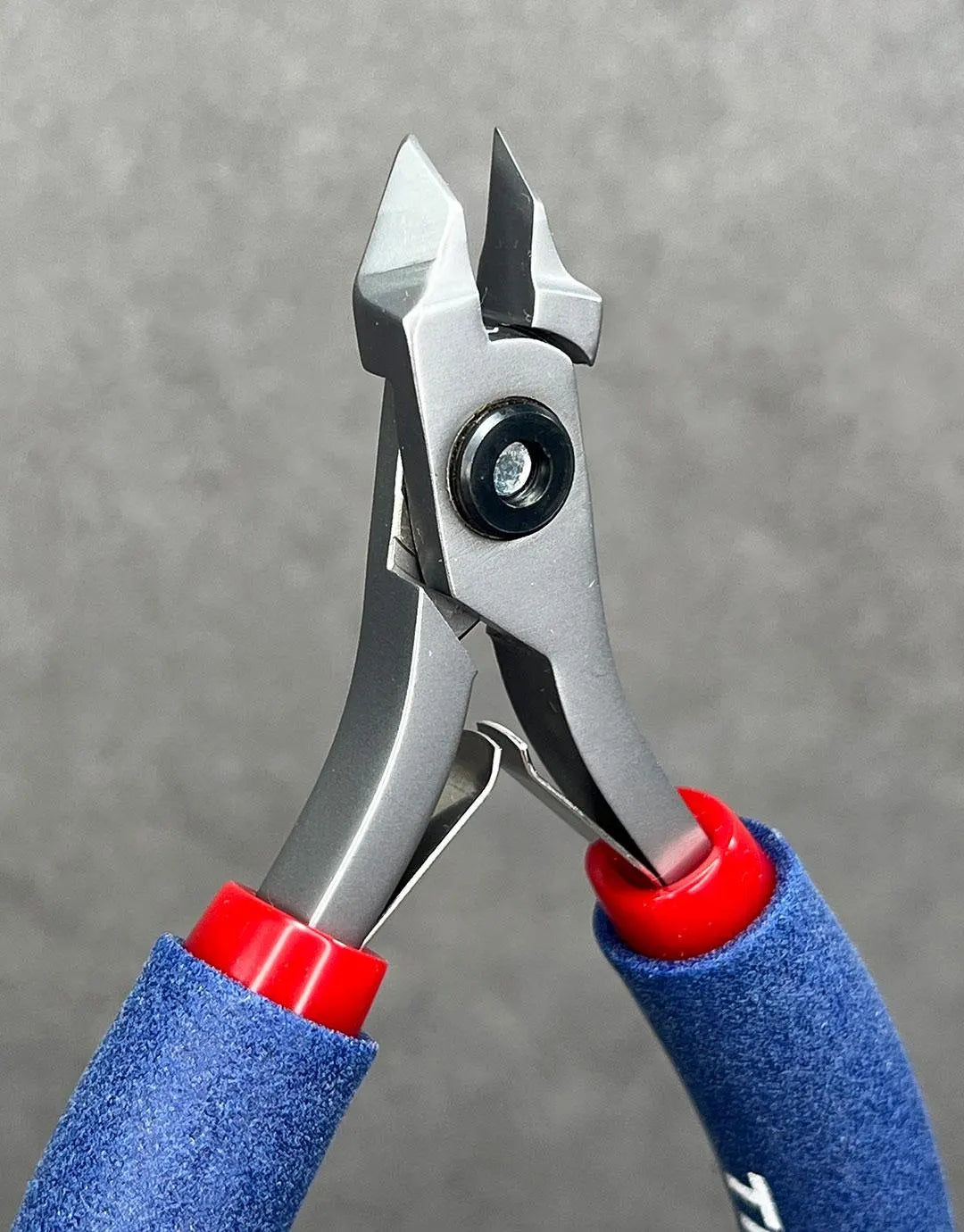 PL30X47 = Tronex 547/747 Stubby Chain Nose Pliers - Short Handle