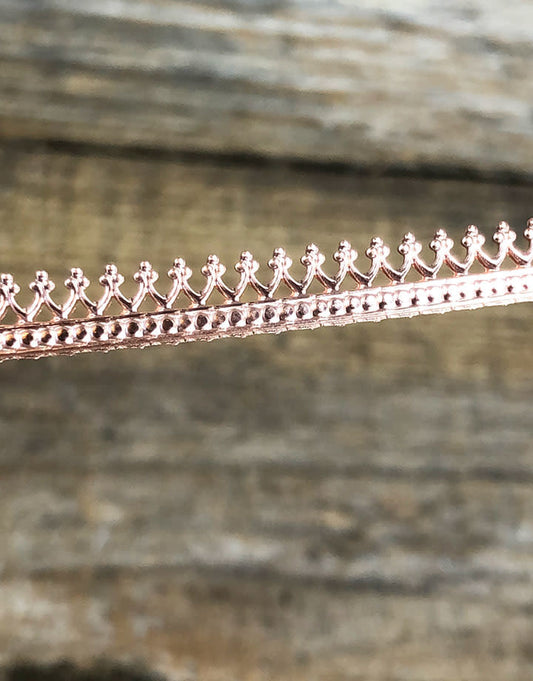 CGW01 = Copper Gallery Wire "Crown" (foot)