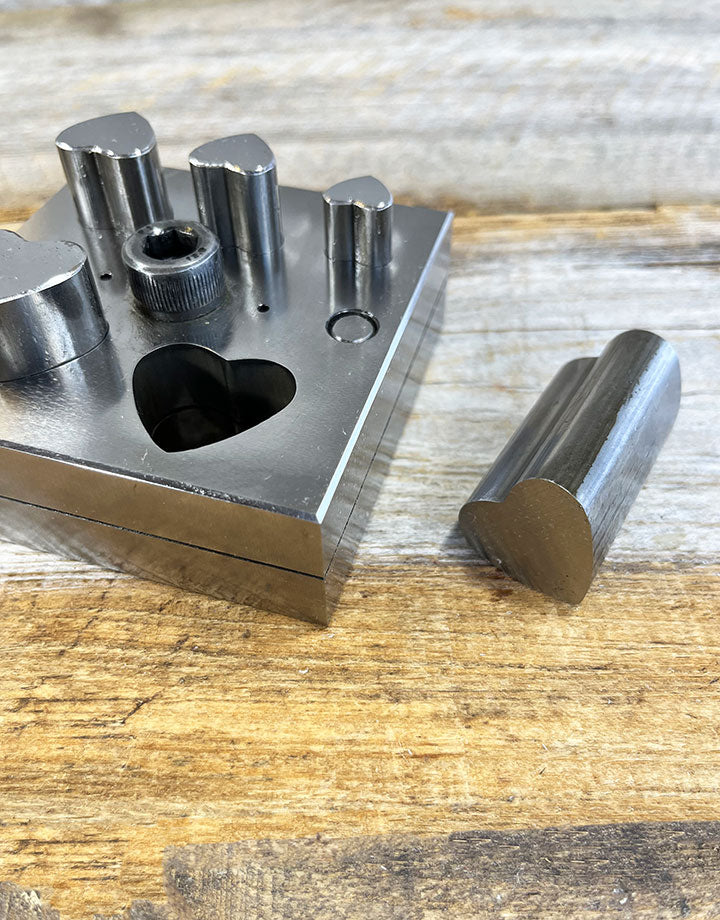 DA2433 = Hearts Disc Cutter Set of Four Sizes 11mm to 25mm