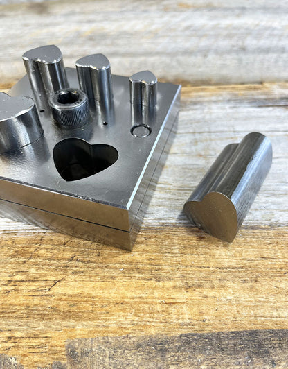 DA2433 = Hearts Disc Cutter Set of Four Sizes 11mm to 25mm
