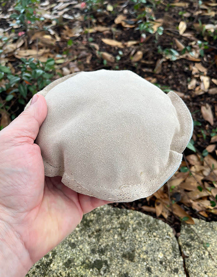DA5706 = Leather Sand Bag Round 5'' Diameter