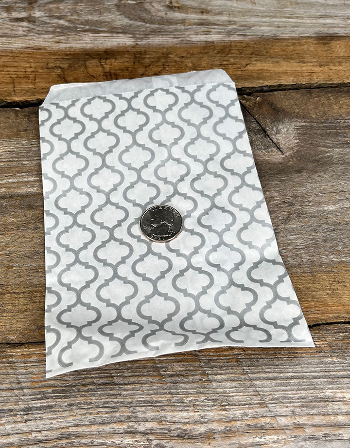 DBG1133 = Paper Gift Bag Silver Trellis Pattern 5'' x 7'' (Bundle of 100)