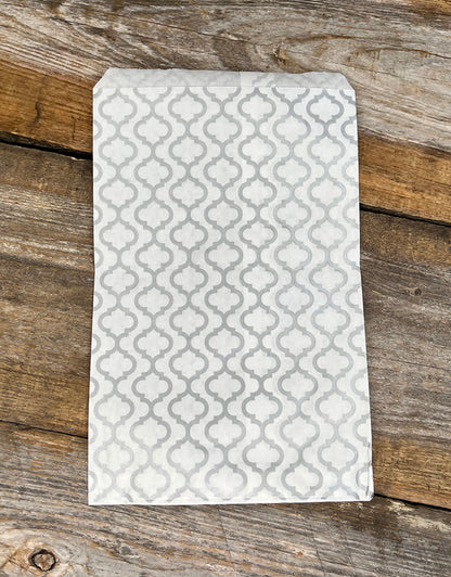 DBG1134 = Paper Gift Bag Silver Trellis Pattern 6'' x 9'' (Bundle of 100)