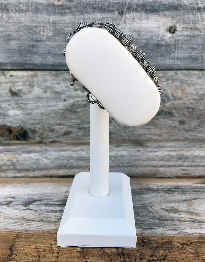 DBR6195 = White Leatherette Oval Bracelet Bar 7-1/2x6-1/2'' high