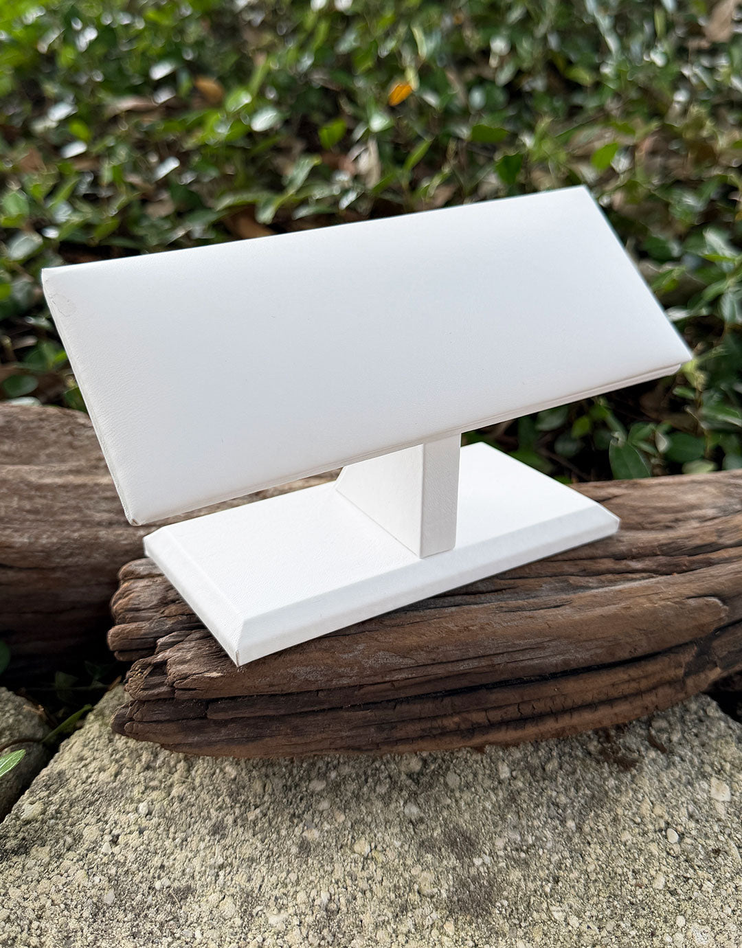 DBR6711 = White Leatherette Cushion Top Bracelet T-Bar