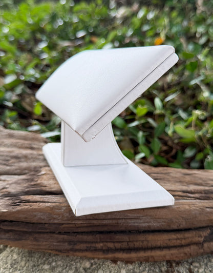 DBR6711 = White Leatherette Cushion Top Bracelet T-Bar