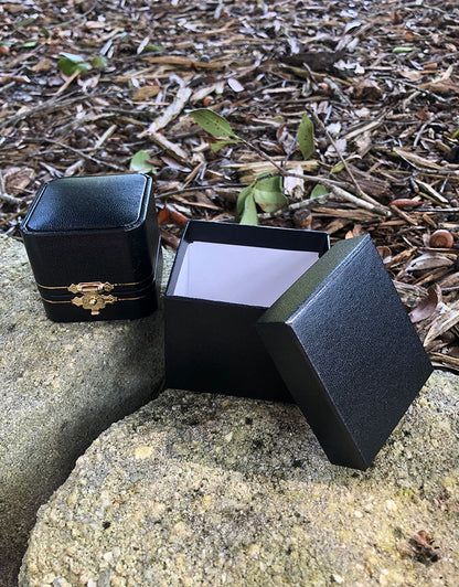 DBX1136 = Gold Latch Leatherette Ring  Box