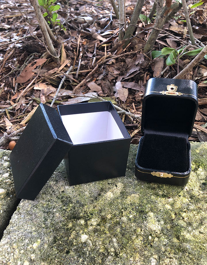 DBX1146 = Gold Latch Leatherette Earring Box