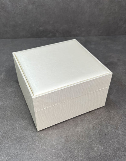 DBX1504 = Champagne Shimmer Watch Box