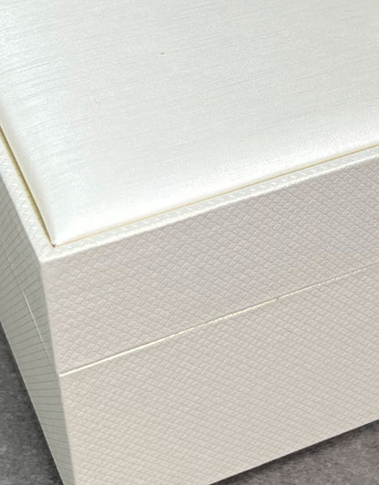 DBX1504 = Champagne Shimmer Watch Box