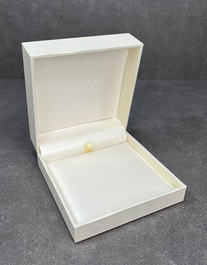 DBX1512 = Champagne Shimmer Pendant Box