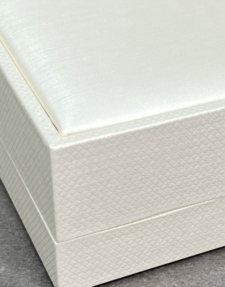 DBX1512 = Champagne Shimmer Pendant Box