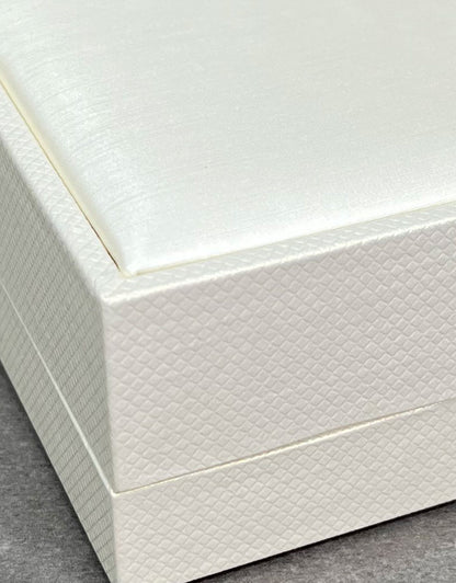 DBX1512 = Champagne Shimmer Pendant Box