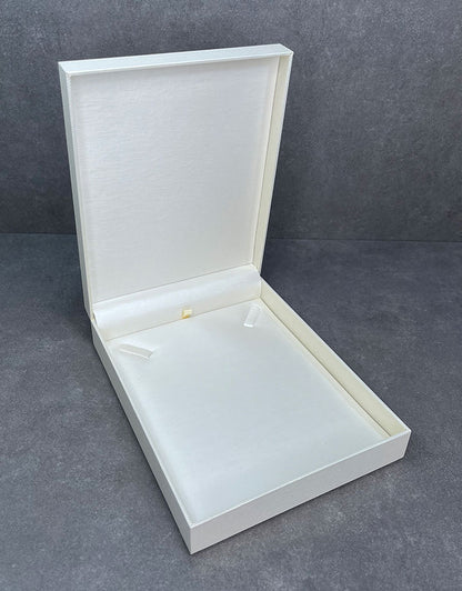 DBX1570 = Champagne Shimmer Necklace Box