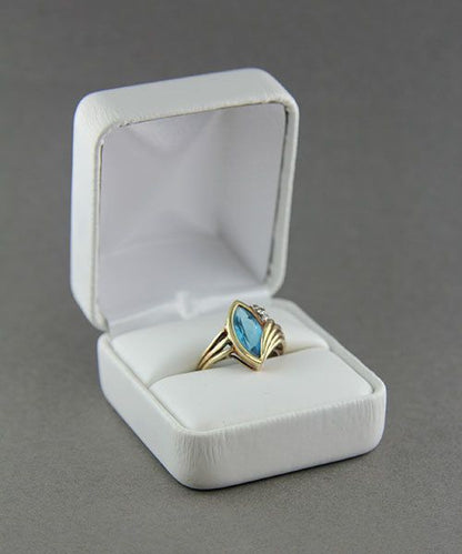 DBX1902RW = Leatherette Ring Box White (EACH)