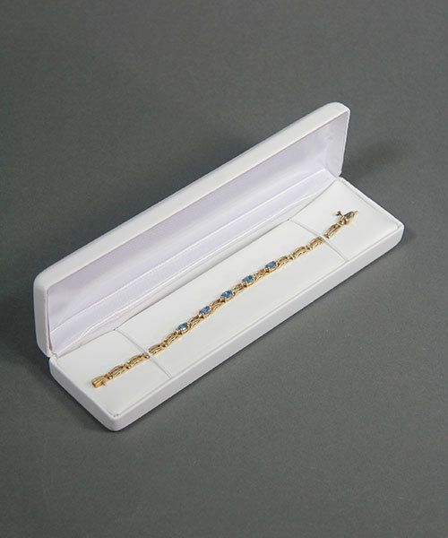 DBX1909W = Leatherette Bracelet Box White (EACH)