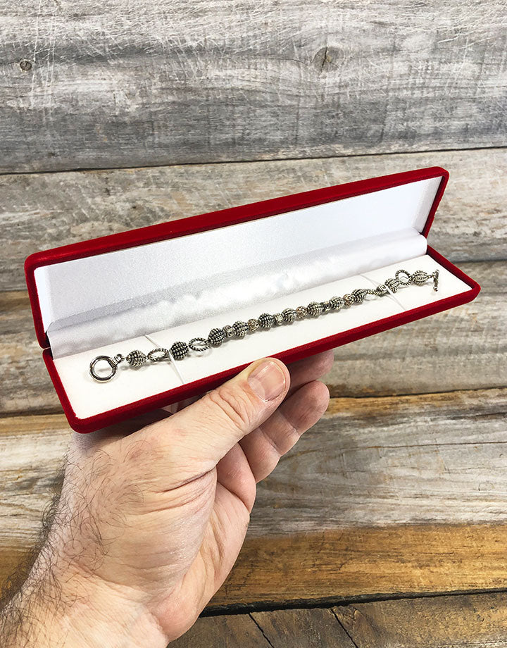 DBX2209 = Red Value Velvet Bracelet Box (Each)