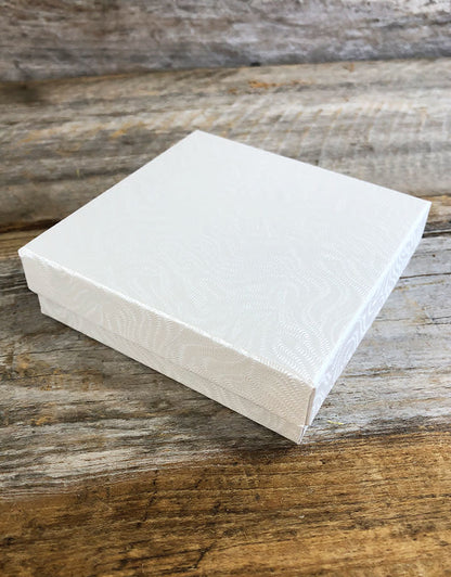 DBX2833W = BOXES - COTTON FILLED WHITE  3-1/2'' x 3-1/2'' x 1''  CASE 100