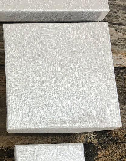 DBX2899W = White Box Assortment (100pcs)