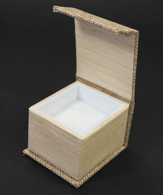 DBX3050 = Burlap Deluxe Magnetic Ring Box (Each)