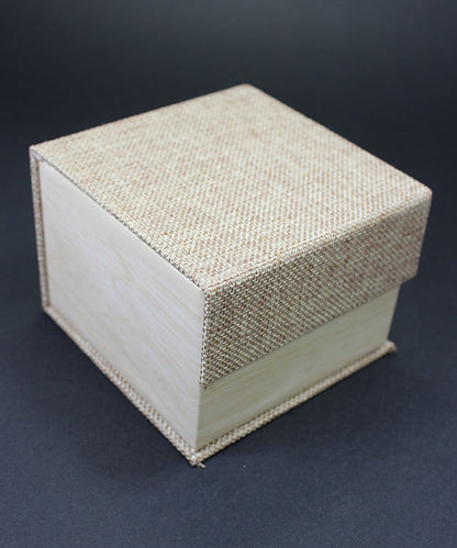 DBX3052 = Burlap Deluxe Magnetic Watch Box (Each)