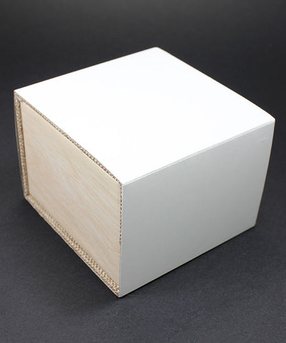 DBX3052 = Burlap Deluxe Magnetic Watch Box (Each)