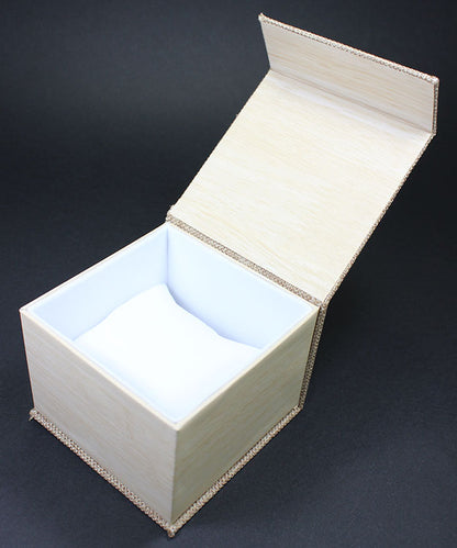 DBX3052 = Burlap Deluxe Magnetic Watch Box (Each)